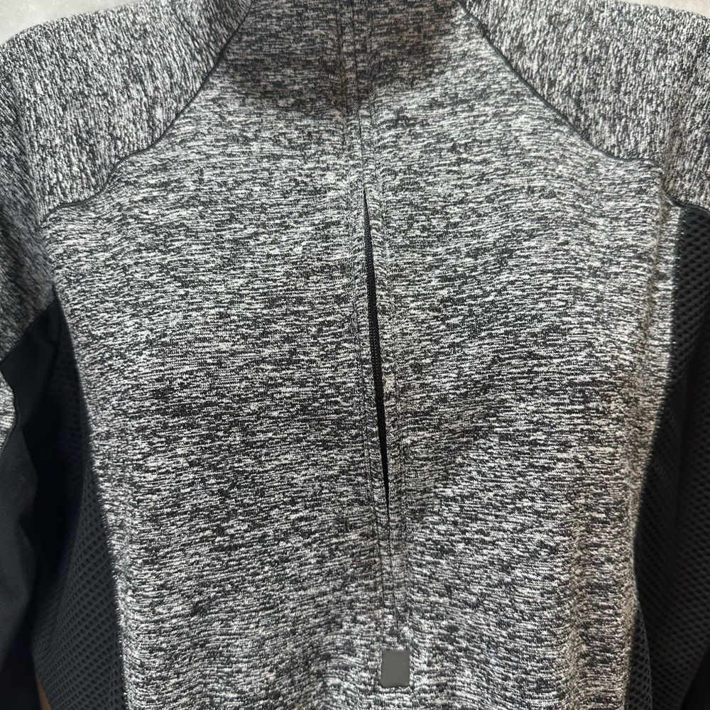 Athleta Running Wild Half Zip Long Sleeve Pullover Jacket Gray Black Size L - Picture 4 of 9